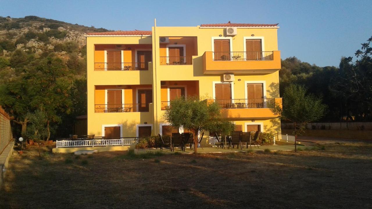 Savvas Apartments Plytra Exterior photo